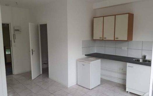 Appartement type F1 avec baie vitrée – chauffage inclu